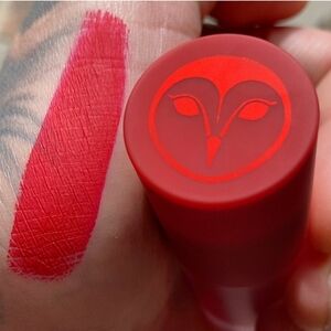 Hank & Henry Cherry Mattes Liquid Mousse Matte Lipstick in the shade Betty Boo.